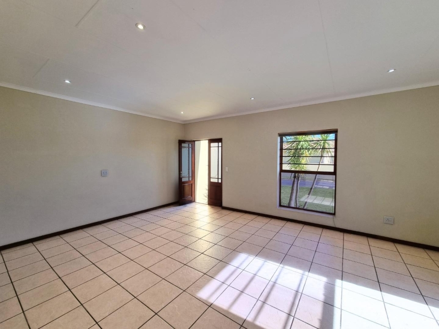 3 Bedroom Property for Sale in Sandbaai Western Cape